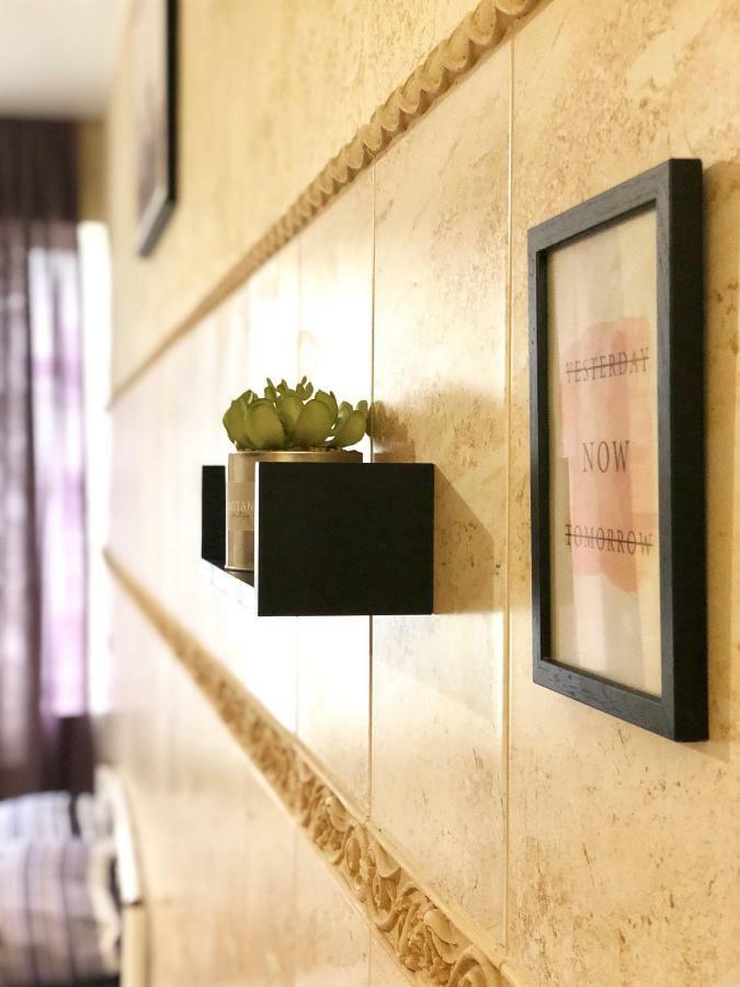 Modern Aparthotel Near Metro Pecherska Kiev Bagian luar foto