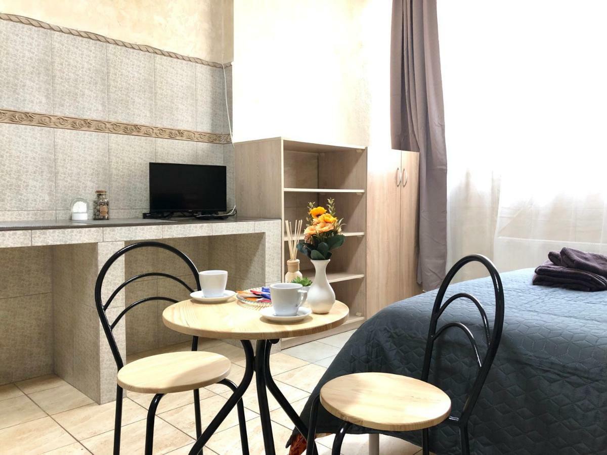 Modern Aparthotel Near Metro Pecherska Kiev Bagian luar foto