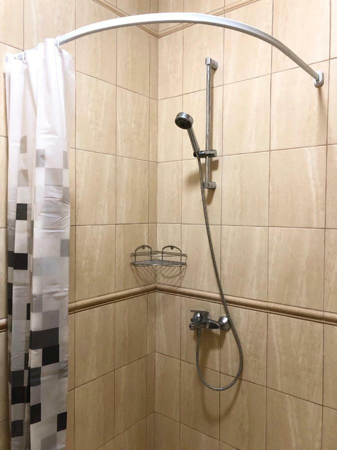 Modern Aparthotel Near Metro Pecherska Kiev Bagian luar foto