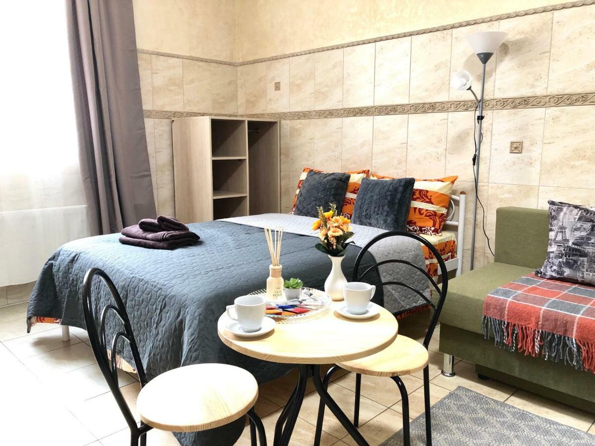 Modern Aparthotel Near Metro Pecherska Kiev Bagian luar foto