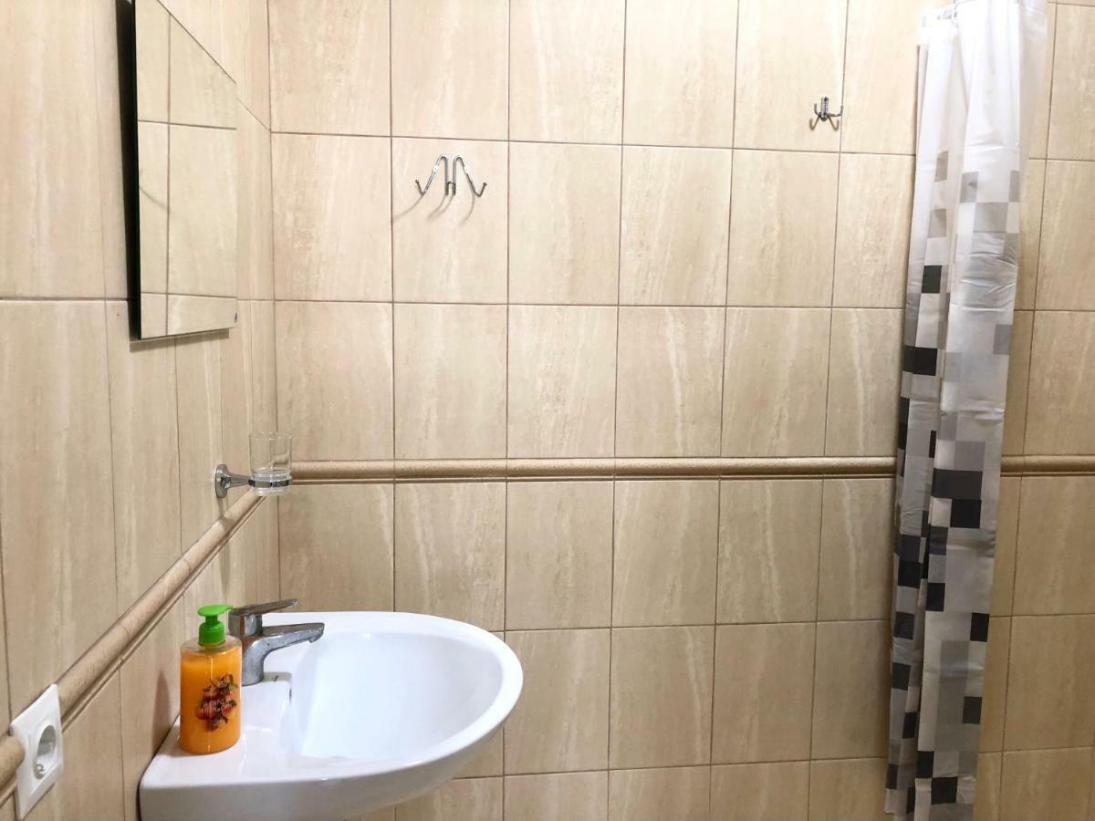Modern Aparthotel Near Metro Pecherska Kiev Bagian luar foto