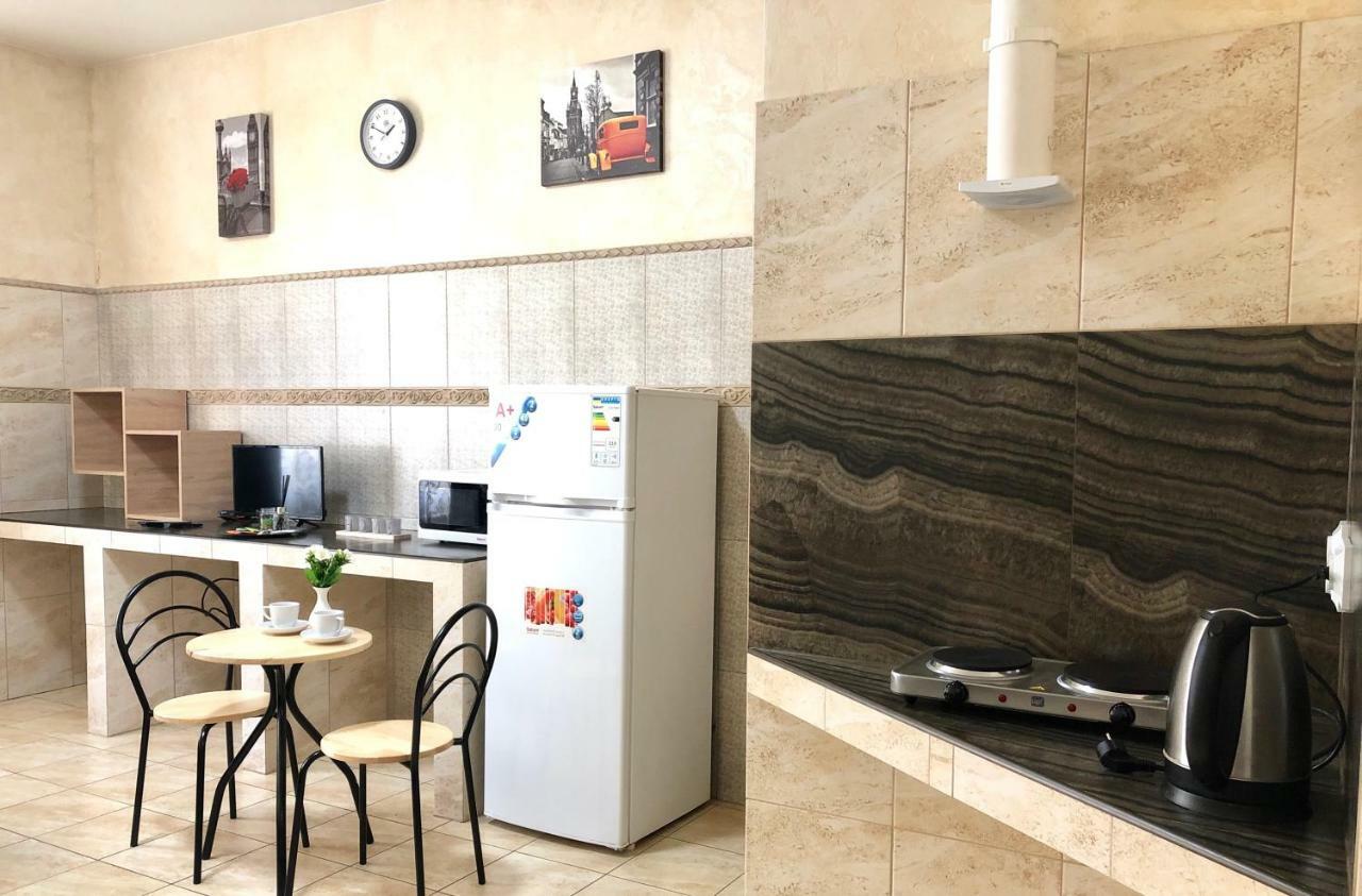 Modern Aparthotel Near Metro Pecherska Kiev Bagian luar foto