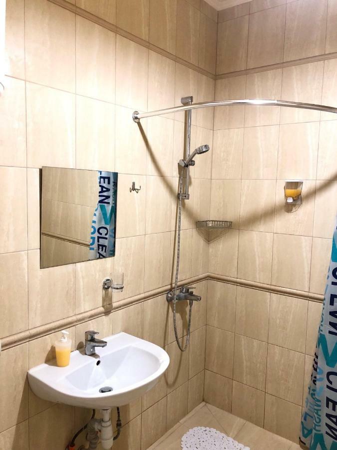 Modern Aparthotel Near Metro Pecherska Kiev Bagian luar foto