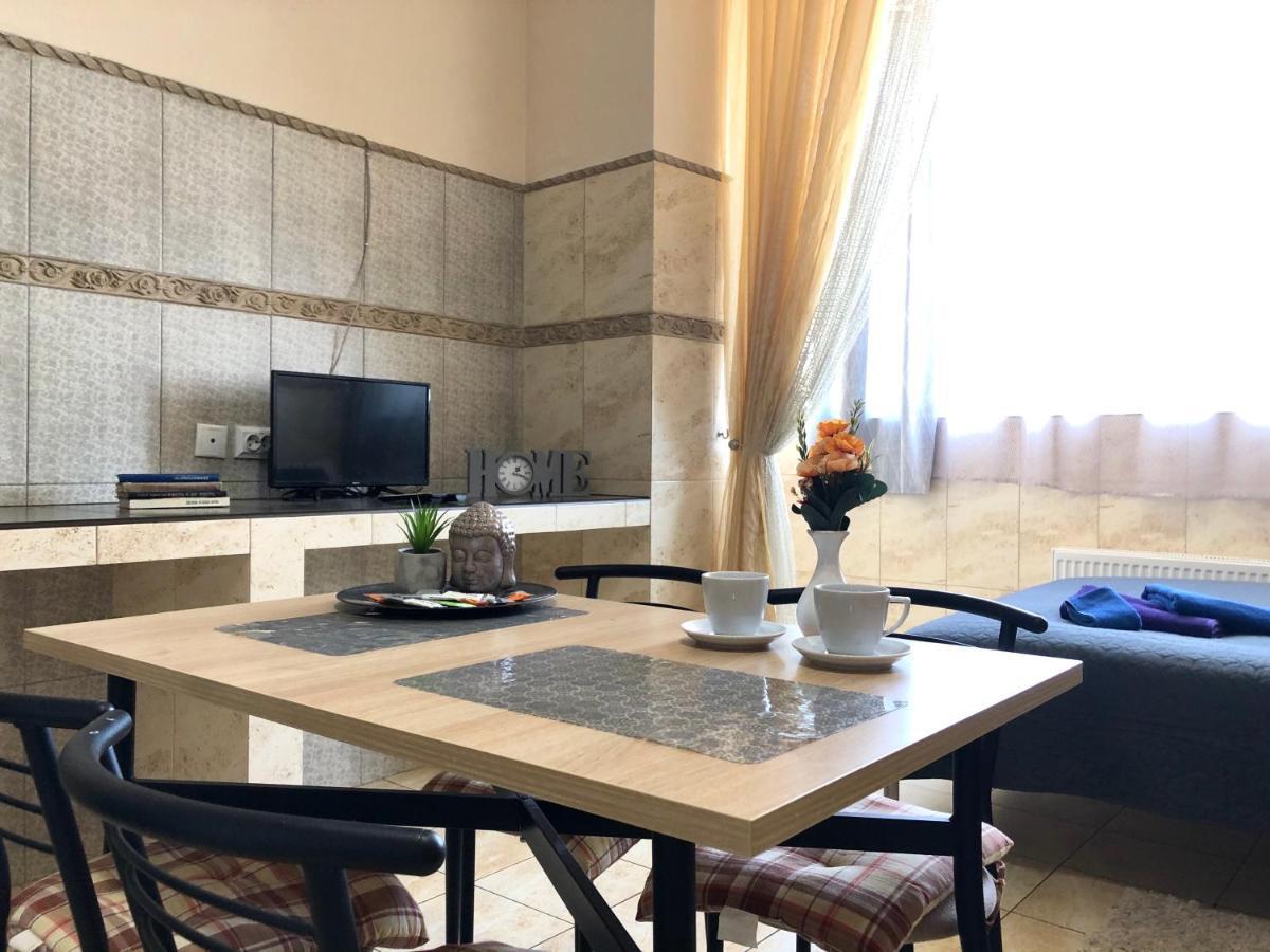 Modern Aparthotel Near Metro Pecherska Kiev Bagian luar foto