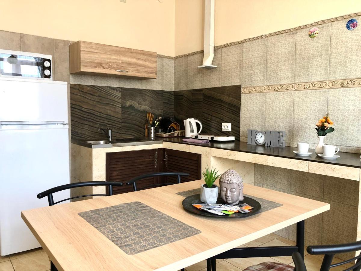 Modern Aparthotel Near Metro Pecherska Kiev Bagian luar foto