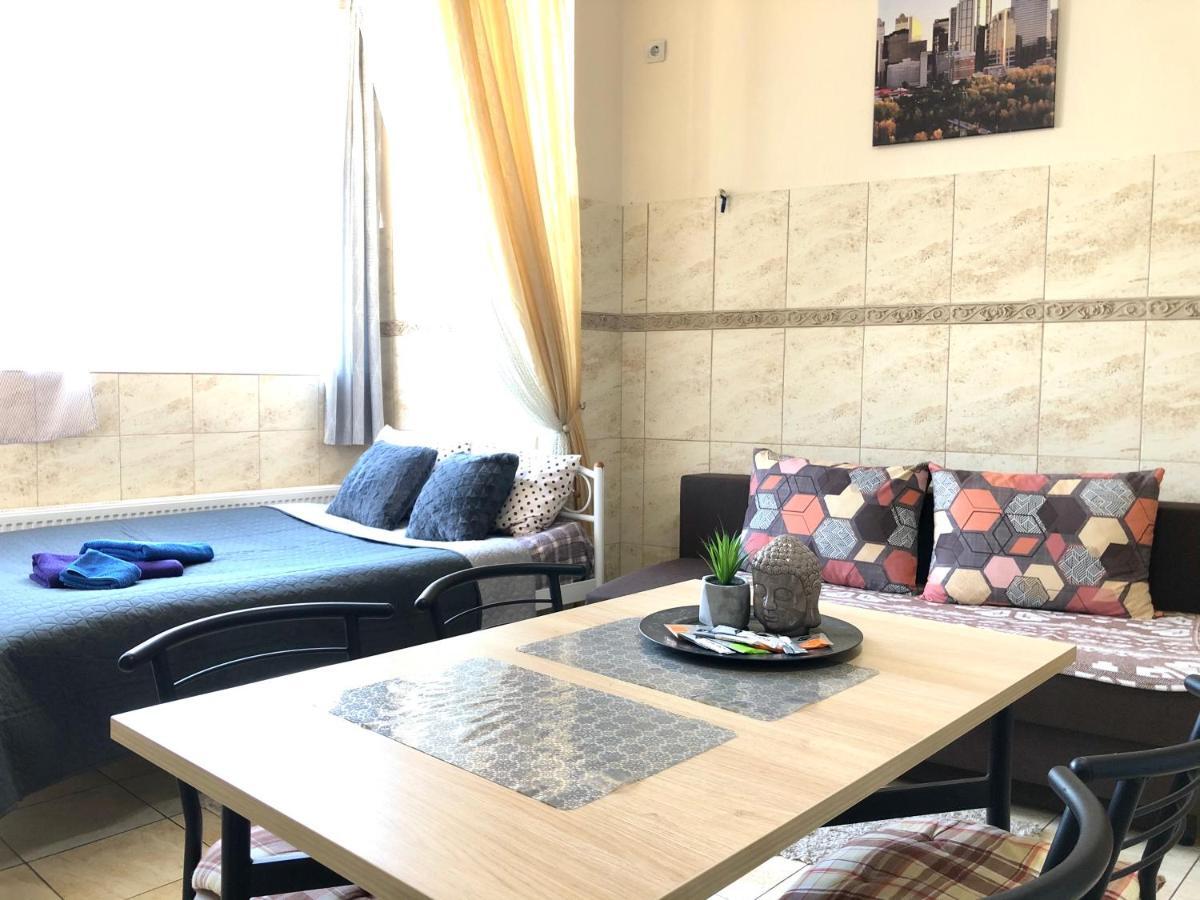Modern Aparthotel Near Metro Pecherska Kiev Bagian luar foto